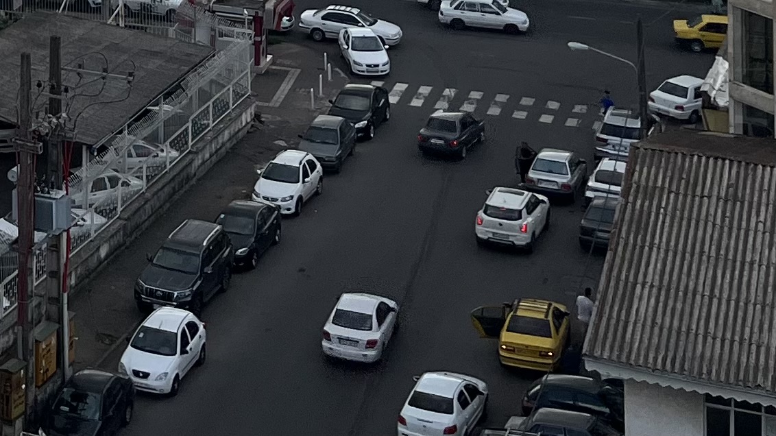 پارک خودرو در رشت